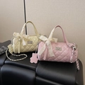Gesteppte Zylindertaschen in Gelb und Rosa mit Spitzenschleifen und Kettenriemen - Gelb