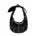 Minimalistische schwarze Lackleder Halbmondtasche mit silbernen Ösen und Knotengurt - Schwarz