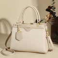 Elegante borsa a mano beige testurizzata capiente per donna con tracolla regolabile - Bianco
