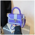 Borsa a tracolla retrò viola e grigia a contrasto con fibbia argentata e manico - Viola