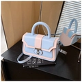 Borsa a mano bicolore azzurra e rosa in pelle con fibbia rotonda argento - Blu