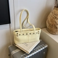 Borsa a spalla beige chiaro lucido con occhielli in metallo e finitura minimalista in PU - Senza Ciondolo / Giallo