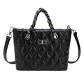 Bolso tote acolchado negro con asa de cadena y cierre giratorio plateado de moda 2025 - Negro