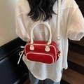 Borsa bowling retrò rossa e bianca con tracolla regolabile e coulisse laterali di moda - Rosso/Bianco