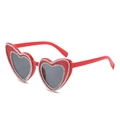 Occhiali da sole rossi a forma di cuore con strass brillanti e lenti grigio scuro - Montatura Rossa Lenti Grigie