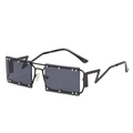 Lunettes de soleil punk carrées avec monture en métal noir et rivets sur verres gris - Monture Noire Verres Noir Gris