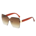 Oversize randlose Sonnenbrille in Braun mit Goldnieten und Bügeln in Bernstein-Optik - Goldener Rahmen Tee Verlaufsgläser (C0.3)