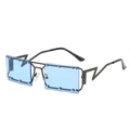 Lunettes punk carrées avec verres bleus, rivets argentés et branches en éclair - Monture Noire Verres Bleus