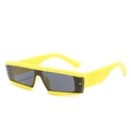 Lunettes de soleil rectangulaires modernes avec monture jaune vif et verres gris foncé - Monture Jaune Verres Gris