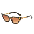 Cat eye sunglasses with tortoiseshell frame, orange gradient lenses and gold chain temples - Leopard Frame Gradient Brown Lens