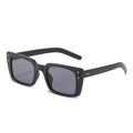 Lunettes de soleil carrées noires avec rivets argentés et verres gris foncé de style unisexe - Monture Noire / Verres Noirs