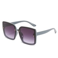 Lunettes de soleil carrées rétro avec monture gris-bleu et verres dégradés violets à clous - Monture Grise Verres Gris