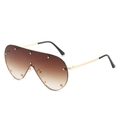 Oversize-Shield-Sonnenbrille mit braunem Farbverlauf und silbernen Ziernieten am Glas - Einheitsgröße / Goldener Rahmen Verlaufs-Tee-Gläser
