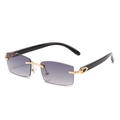 Randloze vierkante zonnebril met grijs-paarse verloopglazen en gouden C-vormig detail - Gouden Frame Dubbele Grijze Lens (Zwarte Poten)