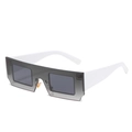 Lunettes de soleil shield avec verres dégradés gris et larges branches blanches - Monture Grise Verres Gris