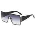 Lunettes de soleil carrées oversize avec verres dégradés et branches matelassées - Monture Gunmetal Gris Dégradé