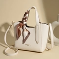 Elegante borsa a mano in pelle crema con manico in foulard di seta e tracolla - Bianco Sporco