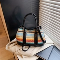 Sac bandoulière tissé à rayures colorées avec poignées en cuir noir au style été - Noir sans Pendentif