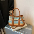 Sac à main en paille tressée à rayures arc-en-ciel avec garniture en cuir marron - Brun Sans Pendentif