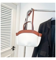 Bolso tote minimalista de cuero sintético beige y marrón con elegantes pespuntes - Marrón