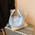 Bolso tote de cuero azul claro con patrón de lichi para desplazamientos de oficina - Azul