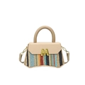 Borsa intrecciata a righe con patta in pelle beige e fibbia dorata a M in variante - Cachi