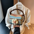 Borsa in paglia a righe colorate con ciondolo a fiore giallo e manico in pelle marrone - Colorato