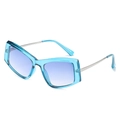 Schicke blaue transluzente Cat-Eye-Sonnenbrille mit schmalen silbernen Metallbügeln - Blauer Rahmen / Blaue Gläser