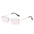 Lunettes de soleil rectangulaires sans monture avec verres dégradés violets et métal doré - Monture Dorée Verres Gris Rose