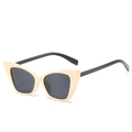 Retro cat eye sunglasses with cream beige frame and black temples for a modern look - Ready Stock / Off-White Frame Black-Grey Lens (Standard)