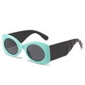 Occhiali da sole ovali verde menta con ampie stanghette nere ondulate e lenti scure - Montatura Blu Lenti Grigie