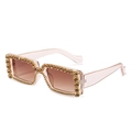 Rosa transparente Rechteck-Sonnenbrille mit goldenen Strasssteinen und braunen Gläsern - Einheitsgröße / Helltee-Strass