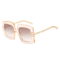 Quadratische Cat-Eye-Sonnenbrille mit transparentem orangefarbenem Rahmen und Goldkette - Tee Rahmen Verlauf Tee Gläser