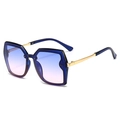 Übergroße geometrische Sonnenbrille mit blau-rosa Verlaufsgläsern und goldenen Metallbügeln - Blauer Rahmen Blau Rosa Verlauf