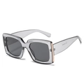 Lunettes de soleil carrées gris transparent avec détails en métal doré sur les branches - Taille Standard / Monture Grise Verres Gris