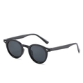 Lunettes de soleil rondes noires classiques avec rivets argentés et verres foncés - Monture Noire / Verres Noirs