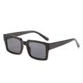 Lunettes de soleil carrées noires classiques avec verres foncés en vue à 45 degrés - Monture Noire / Verres Noirs