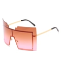 Occhiali da sole oversize con lenti sfumate arancione-rosa e aste dorate - Montatura Oro Lente Sfumata Tè Rosa