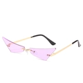 Gafas de sol cat-eye estilo punk Y2K con lentes violetas triangulares y marco dorado - Marco Dorado Lente Púrpura