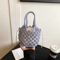 Handgefertigte hohlgeflochtene Baumwolltasche in Hellviolett mit weißem Kordelzugbeutel - Blau