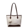 Kontrast-Canvas-Shopper in Beige und braunem Leder mit WWTU-Logo und Schaf-Anhänger - Mit Anhänger / Gebrochenes Weiß