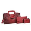 Set di tre borse rosse con texture coccodrillo e litchi e dettagli in metallo dorato - Borgogna