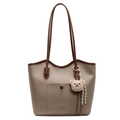 Borsa tote kaki capiente con bordo marrone e grazioso portachiavi a forma di orsetto - Cachi Con Pendente