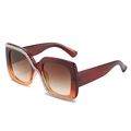 Lunettes de soleil carrées dégradées marron avec strass en S sur la monture épaisse - Monture Thé Verres Thé