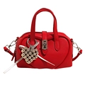 Borsa a mano rossa in pelle martellata con trapuntatura a cuore e ciondolo a cuore - Rosso