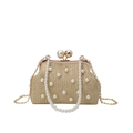 Modische Stroh-Handtasche mit Perlenverzierung und goldener Kette in beiger Farbe - Khaki
