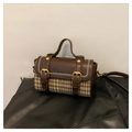 Borsa a mano retrò a quadri con dettagli in pelle marrone e fibbie dorate vista frontale - Marrone