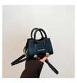 Dettaglio mini borsa nera con borchie a sfera argento e doppi manici superiori - Taglia unica / Nero