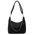 Bolso hobo negro minimalista con cadena plateada y correa de cuero ajustable - Negro Grande