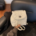 Zaino bianco trapuntato a cuore con chiusura a scatto in argento e catena - Bianco